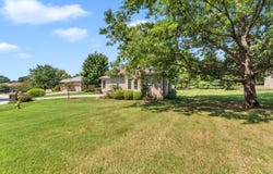 3901 E Villa Way, Springfield, MO 65809