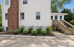 10 Grace Court, Islip, NY 11751