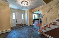 220 Windsor Avenue, Brightwaters, NY 11718
