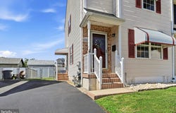 1923 OAK LEAF Lane, HOLMES, PA 19043