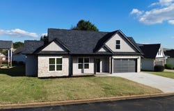915 Thunder Gulch Dr, Boiling Springs, SC 29316