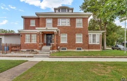 501 SW Western AVE, Topeka, KS 66606
