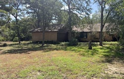 109 Pine Cone Ln, Elgin, TX 78621