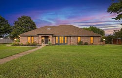 121 Crestview St., Chandler, TX 75758