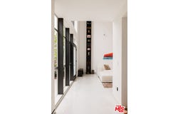 825 N Kings Rd, West Hollywood, CA 90069
