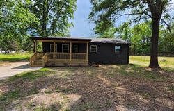 202 E Huggins Street, Manning, SC 29102