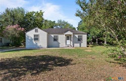 607 Hanover Street, Edna, TX 77957