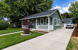 233 S 15TH St, Philomath, OR 97370