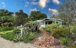 121 Ave D, Apalachicola, FL 32320