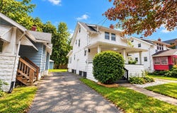 1225 Murray Avenue, Akron, OH 44310