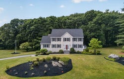 2 Patriot Dr, Andover, MA 01810