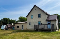 910 Park Avenue, Gregory, SD 57533