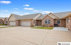 803 Clearwater Circle, Beatrice, NE 68310