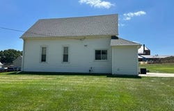 126 N 6th St, Howells, NE 68641