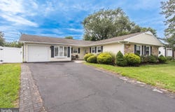 28 GIMBLE Lane, WILLINGBORO, NJ 08046