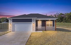 5250 W Crestmere Drive, Springfield, MO 65802