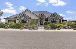 1876 N Mountain View Dr, Washington, UT 84780