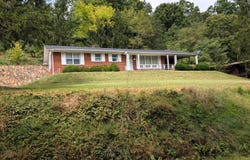 2802 Winterberry Ave, Covington, VA 24426
