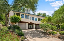 405 Valley View Dr, La Grange, TX 78945