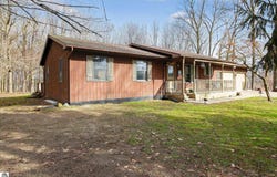 5383 N Rich Road, Alma, MI 48801