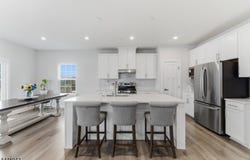 22 Oakwood Blvd, Union Twp., NJ 08827-4153
