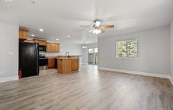789 WHITHAM Way, Harrisburg, OR 97446