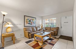 200 Croton Ave, Lantana, FL 33462