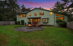 833 Rhododendron Dr, Florence, OR 97439