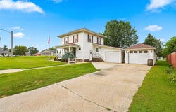 605 4th Ave SE, Cascade, IA 52033