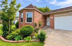 8830 Summer Walk Drive E, Indianapolis, IN 46227
