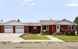 821 3rd St SE, Sidney, MT 59270