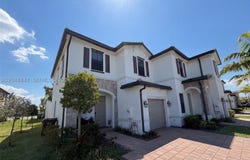 3338 W 112th St, Hialeah, FL 33018