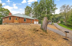 3379 Lake Street, Beloit, OH 44609