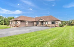 W5355 Gladhurst Ln, Elkhorn, WI 53121
