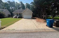 206 Oak Ridge Dr., Greenwood, SC 29649