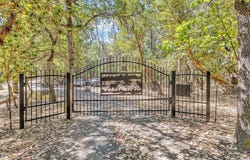 15 Twin Oaks Road, Jacksonville, OR 97530