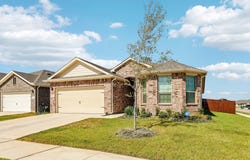 617 Amber Fields Drive, Krum, TX 76249