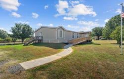 300 Morningside Dr, Hooks, TX 75561