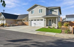 213 Samuel Lane Loop Road, Phoenix, OR 97535