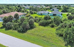148 Spring Dr, FL 33947