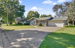 2207 S 13th St, Burlington, IA 52601