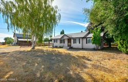 8202 Ahtanum Rd, Yakima, WA 98903