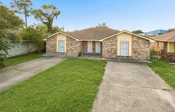 2818-20 PAKENHAM Drive, Chalmette, LA 70043