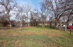 418 S Avenue D, Elgin, TX 78621