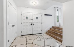 9933 Devonshire Drive, Omaha, NE 68114