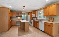 13 Lantern Drive, Sandown, NH 03873