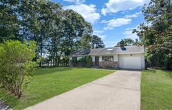 82 Argonne Road E, Hampton Bays, NY 11946