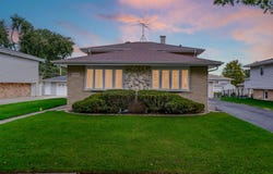 5448 139th Street, Crestwood, IL 60418