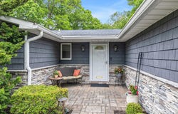 15 Bluff Circle, Hauppauge, NY 11788