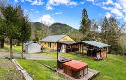 778 PACK Ln, Glendale, OR 97442